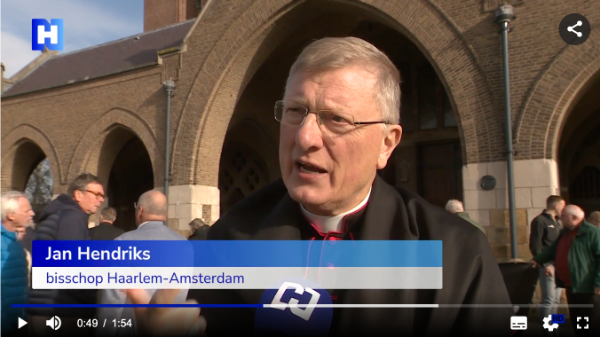 parochianen Augustinus protesteren in Haarlem tegen kerksluiting